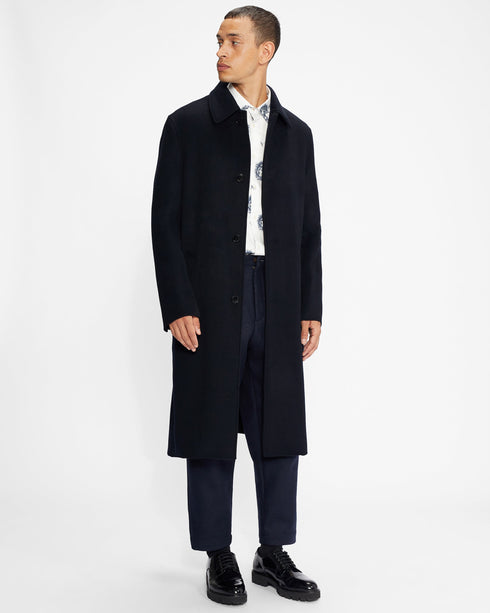 POWPOW-Outerwear-Hit the gas with the POWPOW car coat. Made from a warm wool blend, this timeless style is designed with a classic collar and front single button closure. We love the versatility of this coat – team with a suit for a day at the office, or chinos and a weekend shirt for your days off. Classic car coat Made from wool blend Classic collar Single button closure Buttoned cuffs Ted Baker branded Our model is 6'2" / 1.87m and wears a Ted size M- Ted Baker Romania